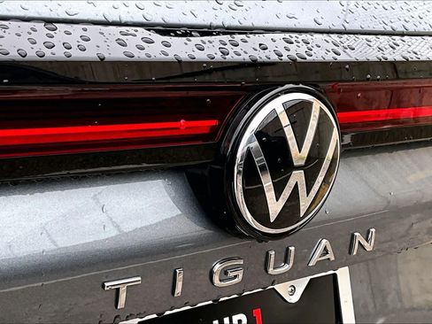 Used 2026 Volkswagen Tiguan SE FWD image 31