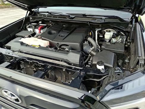 Certified 2022 Toyota Tundra SR5 w/ SR5 Convenience Package AWD/4WD image 25