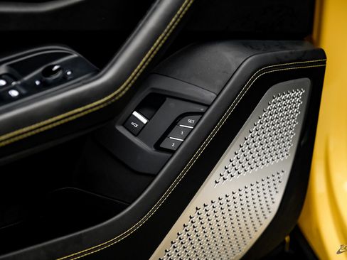 Used 2021 Lamborghini Urus image 96