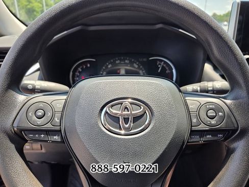 Used 2025 Toyota RAV4 XLE FWD image 23