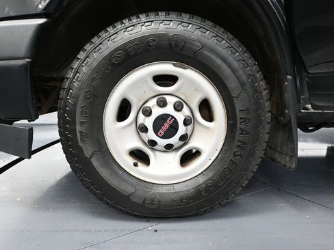 Used 2018 GMC Savana 2500 image 16