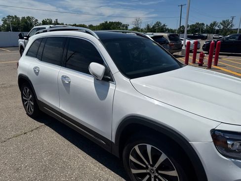 Used 2022 Mercedes-Benz GLB 250 4MATIC image 27