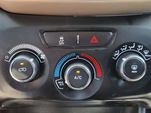 Used 2016 Jeep Cherokee Sport FWD image 33