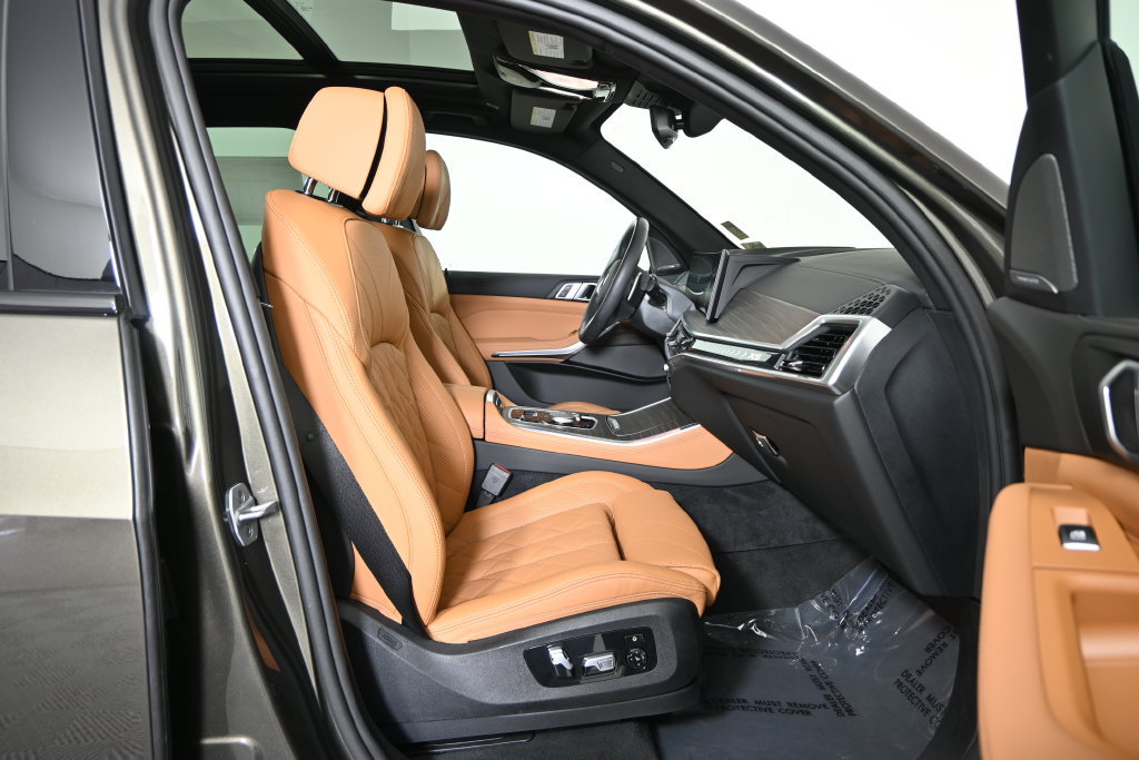Used 2026 BMW X5 xDrive50e w/ M Sport Package AWD/4WD image 13