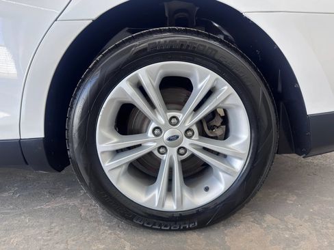 Used 2015 Ford Taurus SEL FWD image 14