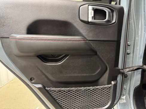 Used 2024 Jeep Gladiator Rubicon w/ Convenience Group image 15