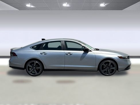 Used 2025 Honda Accord Sport image 8