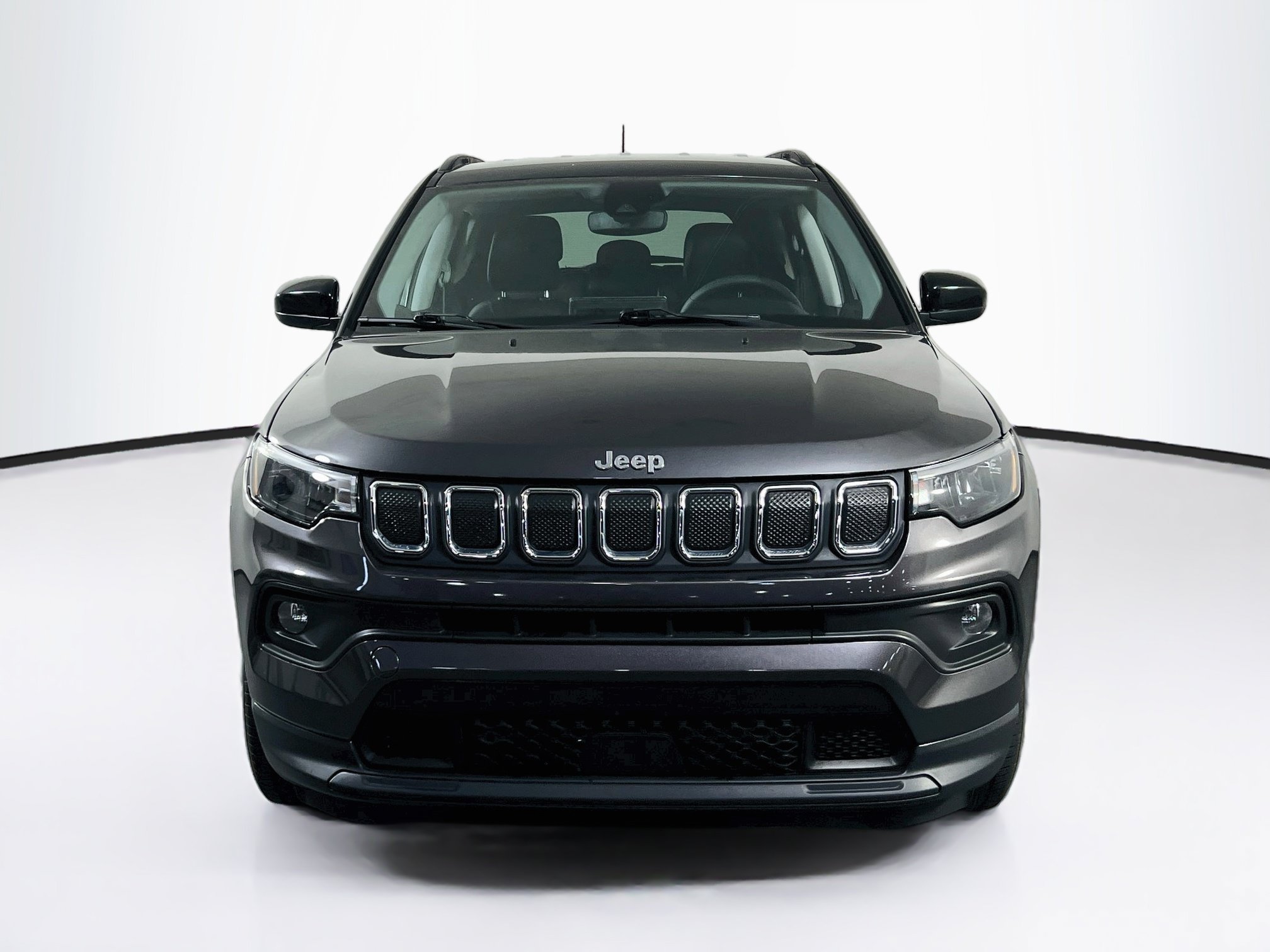 Used 2022 Jeep Compass Latitude AWD/4WD image 2
