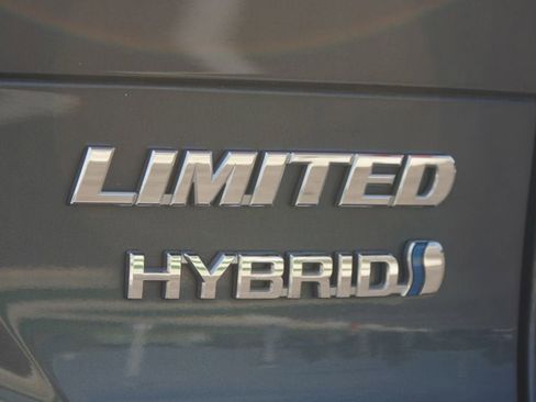 Used 2021 Toyota Venza Limited image 20