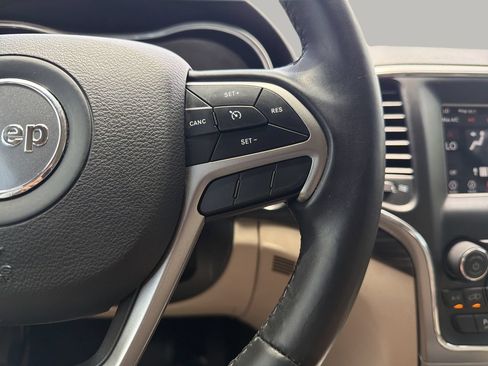 Used 2020 Jeep Grand Cherokee Laredo RWD image 24