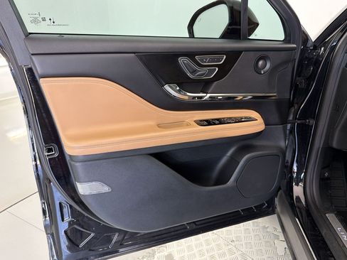 Used 2020 Lincoln Corsair Reserve w/ Elements Package FWD image 12