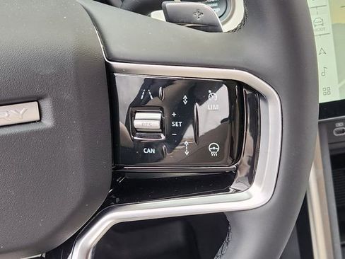 Used 2025 Land Rover Discovery Sport S image 28