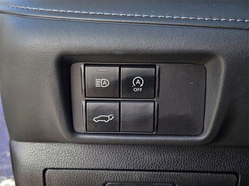 Used 2023 Toyota Highlander LE image 21