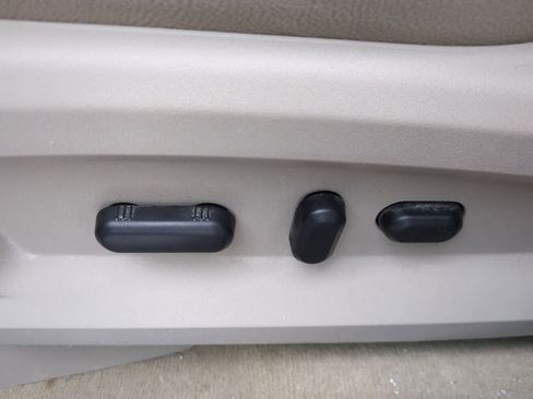 Used 2011 Ford Edge Limited image 17