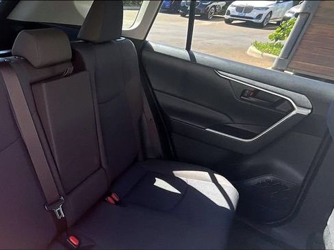 Used 2020 Toyota RAV4 LE FWD image 26