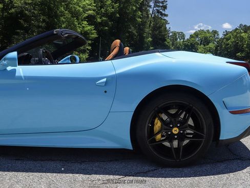 Used 2015 Ferrari California T RWD image 5