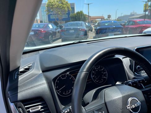 Used 2025 Nissan Rogue SV FWD image 36