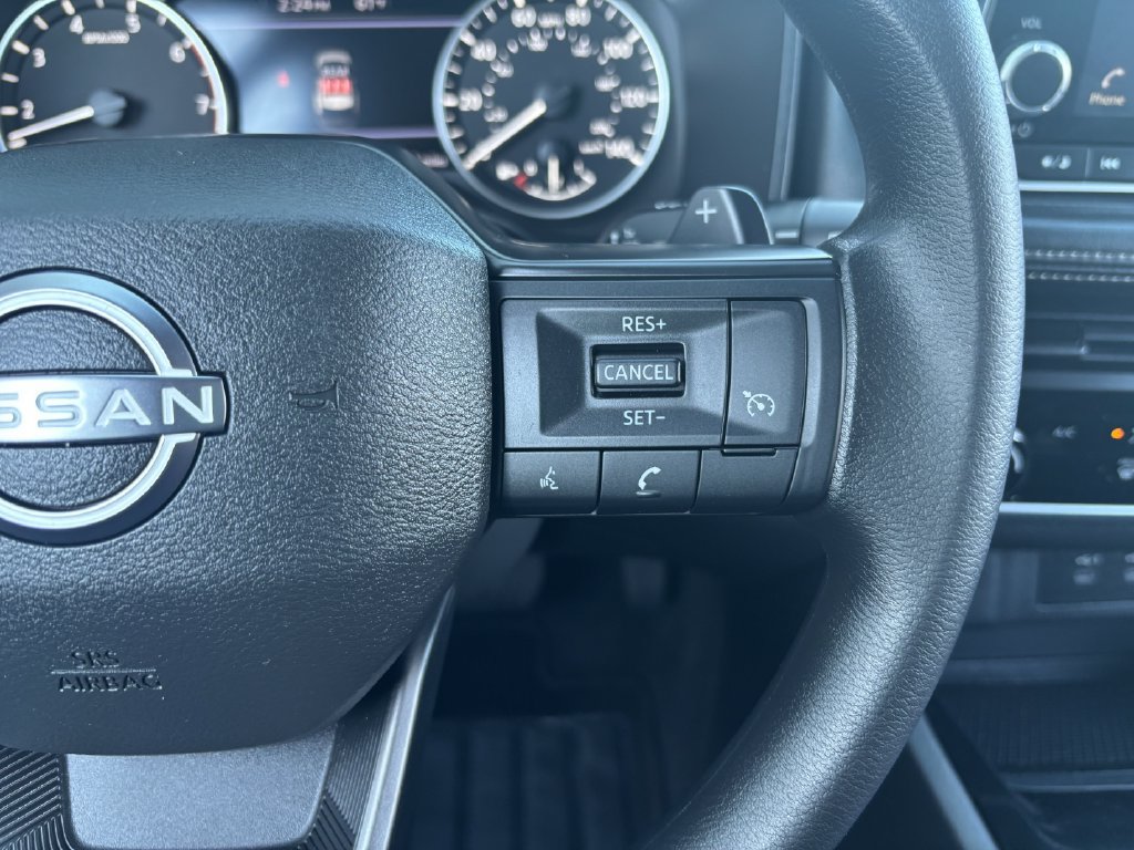 Used 2025 Nissan Rogue S AWD/4WD image 15