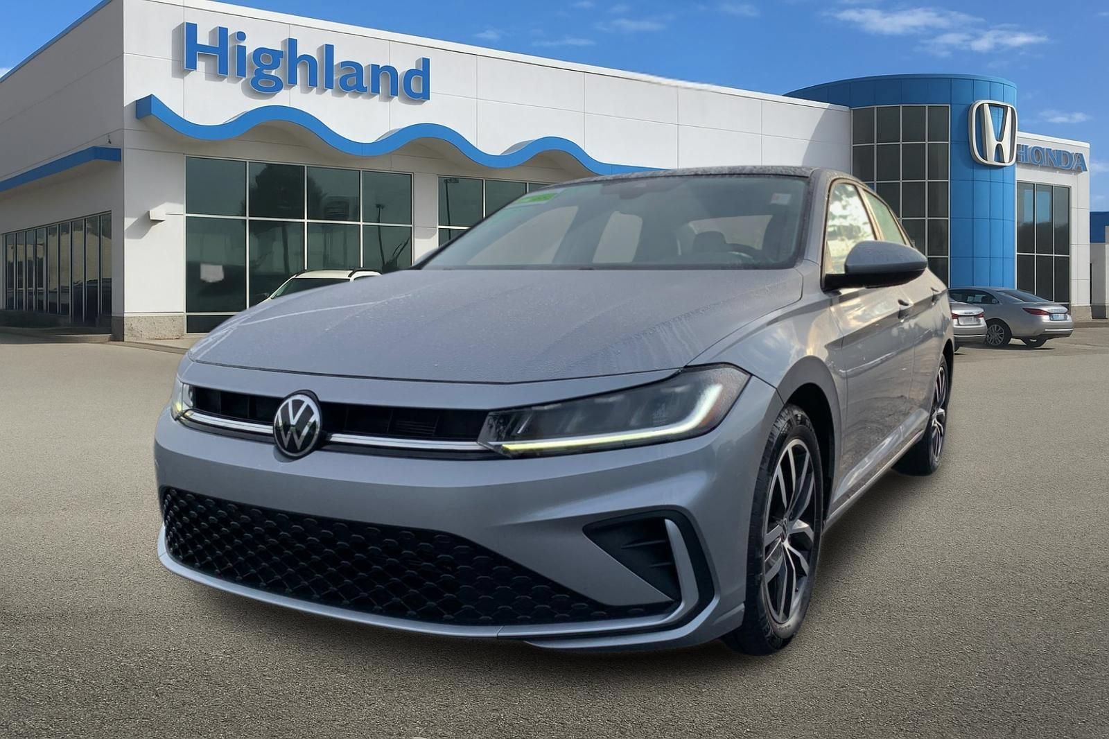 Used 2025 Volkswagen Jetta SE FWD image 1