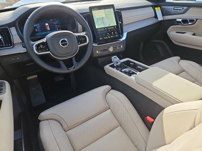 New 2026 Volvo XC90 T8 Ultra w/ Protection Package