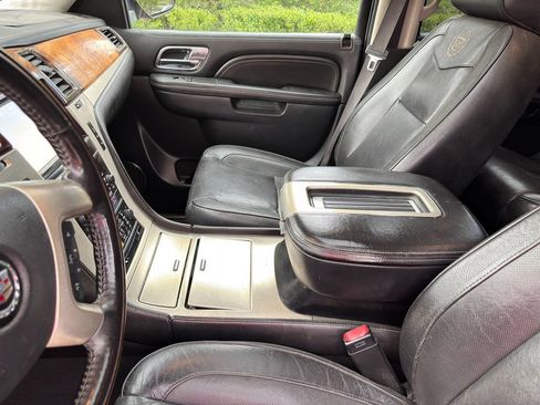 Used 2013 Cadillac Escalade ESV Platinum AWD/4WD image 21