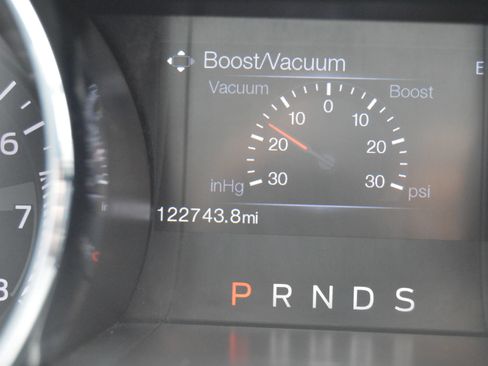 Used 2016 Ford Mustang Coupe RWD image 12