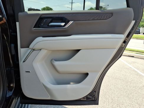 Used 2025 GMC Yukon Denali w/ Denali Reserve Package AWD/4WD image 31