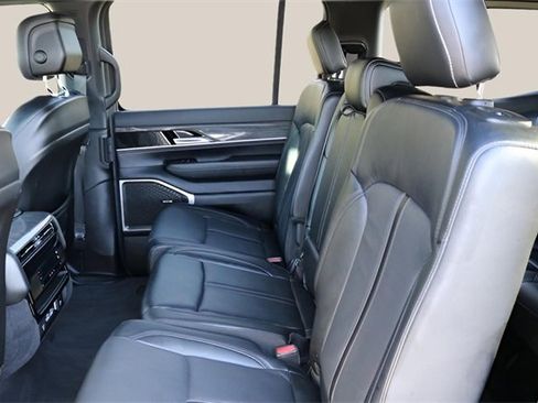 Used 2022 Jeep Wagoneer Series III image 15