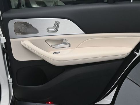 Used 2025 Mercedes-Benz GLS 450 4MATIC image 38