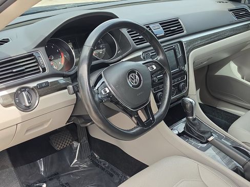 Used 2018 Volkswagen Passat 2.0T SE FWD image 7