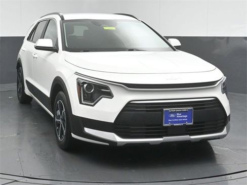 Used 2024 Kia Niro EX image 6