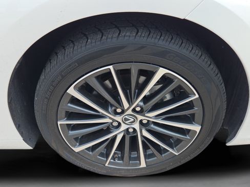 Used 2024 Lexus ES 350 w/ Premium Package FWD image 18