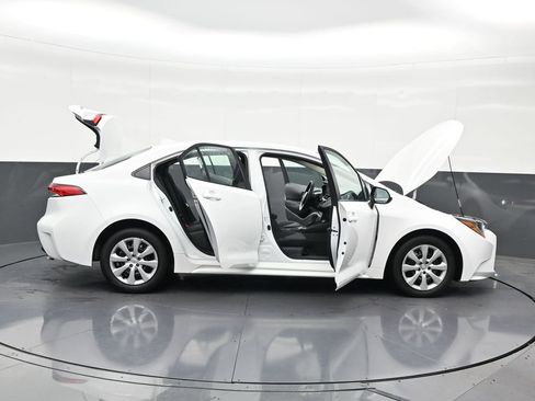 Used 2025 Toyota Corolla LE image 32
