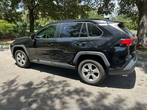 Used 2020 Toyota RAV4 XLE FWD image 4