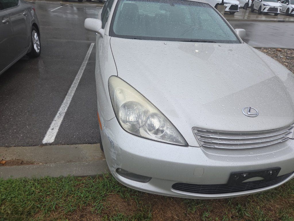 Used 2003 Lexus ES 330 w/ Premium Pkg FWD image 4