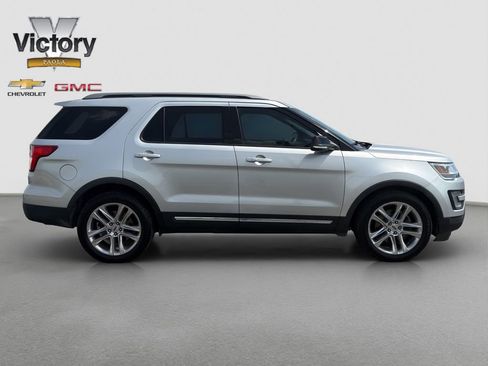 Used 2017 Ford Explorer XLT w/ Equipment Group 202A FWD image 7