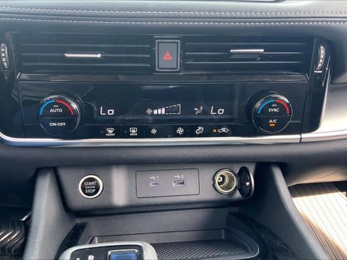 Used 2022 Nissan Rogue SV AWD/4WD image 34