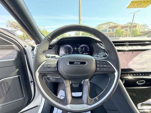 New 2026 Jeep Grand Cherokee Limited RWD image 12