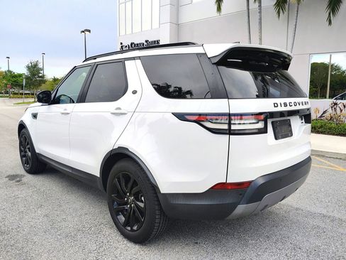Used 2017 Land Rover Discovery SE image 8