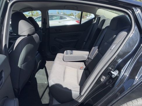 Used 2024 Nissan Altima 2.5 SV image 7