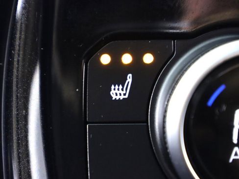 Used 2020 Toyota Highlander XLE image 24