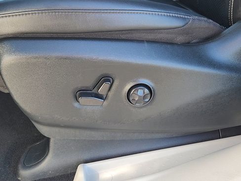 Used 2024 Chrysler Pacifica Touring-L FWD image 9