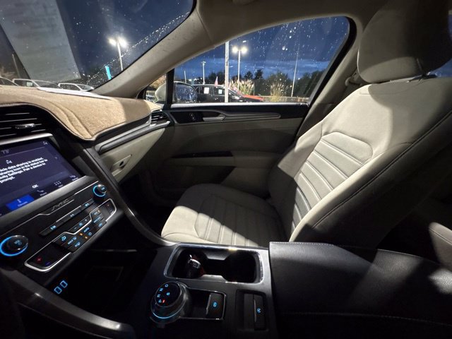 Used 2019 Ford Fusion SE FWD image 18