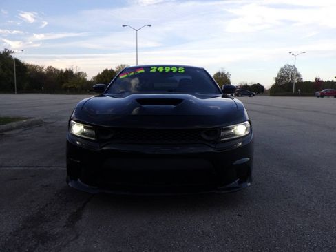 Used 2019 Dodge Charger R/T w/ Plus Group RWD image 4