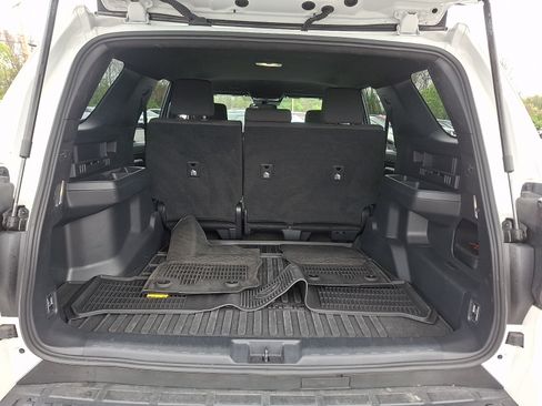 Used 2025 Toyota 4Runner SR5 AWD/4WD image 29