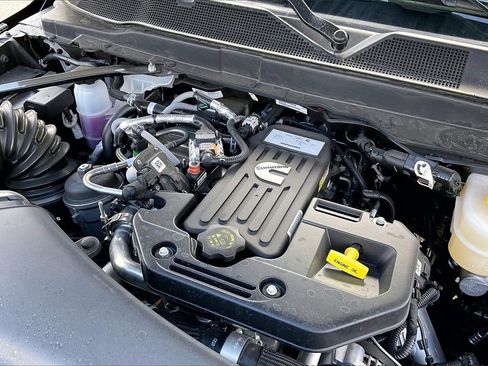 New 2026 RAM 2500 Laramie AWD/4WD image 19