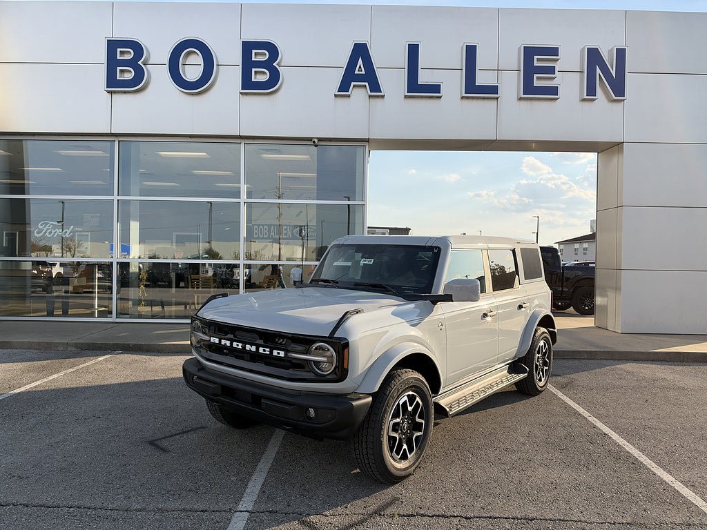 New 2026 Ford Bronco Outer Banks AWD/4WD image 1