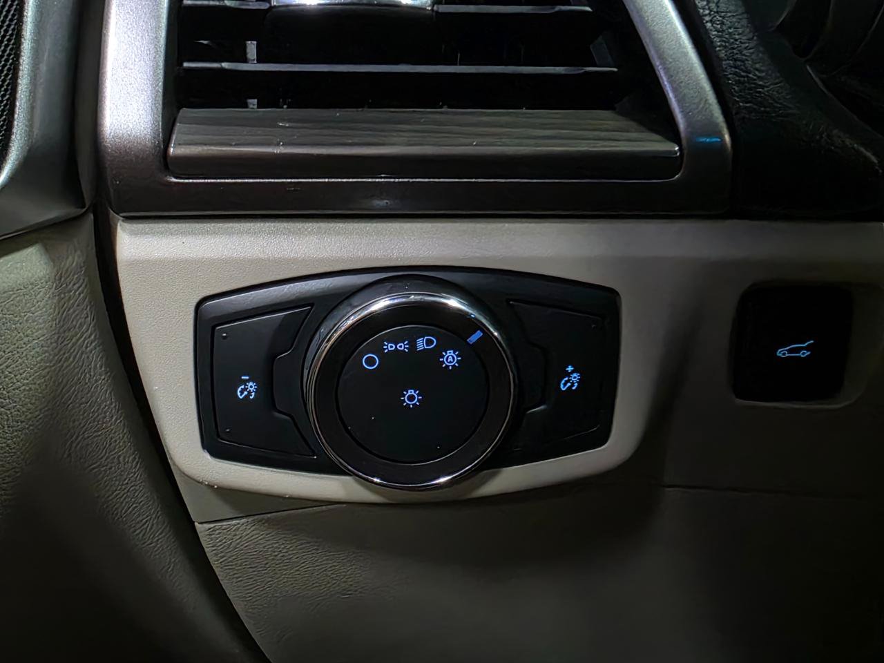 Used 2019 Ford Fusion SEL FWD image 40