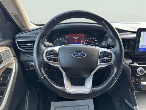 Used 2021 Ford Explorer Limited w/ Equipment Group 301A AWD/4WD image 10