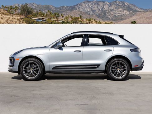 Used 2025 Porsche Macan AWD/4WD image 2